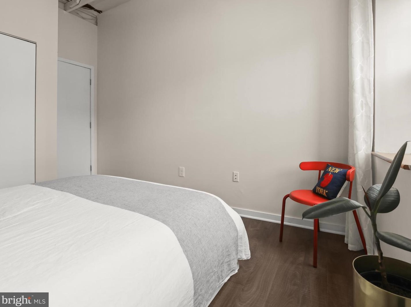 906 Decker Ave, Baltimore MD  21224-4939 exterior