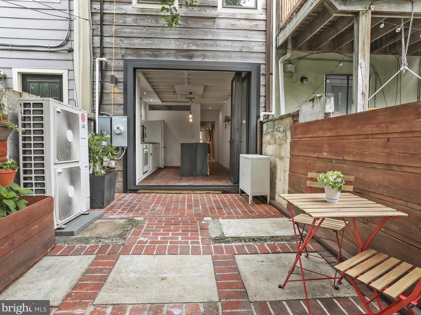 906 Decker Ave, Baltimore MD  21224-4939 exterior