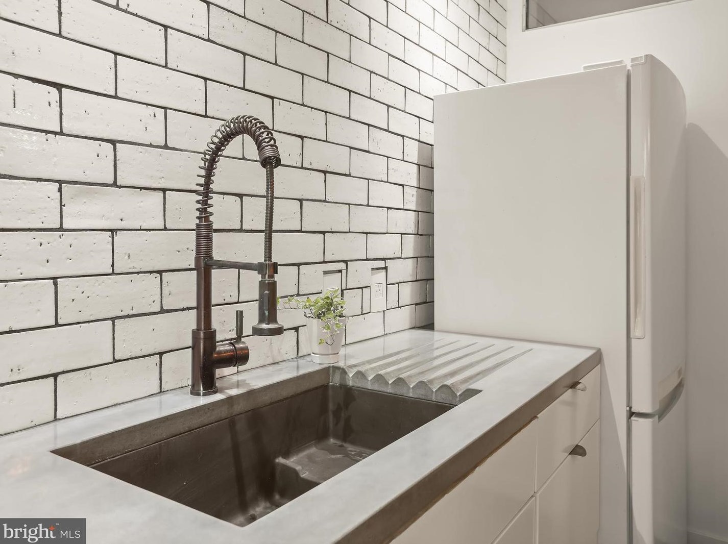 906 Decker Ave, Baltimore MD  21224-4939 exterior