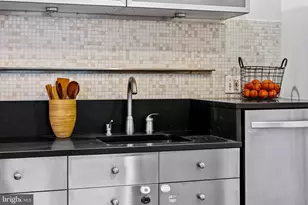 801 Park Ave, Baltimore, MD 21201 - Photo 29