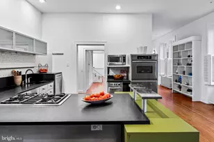 801 Park Ave, Baltimore, MD 21201 - Photo 25