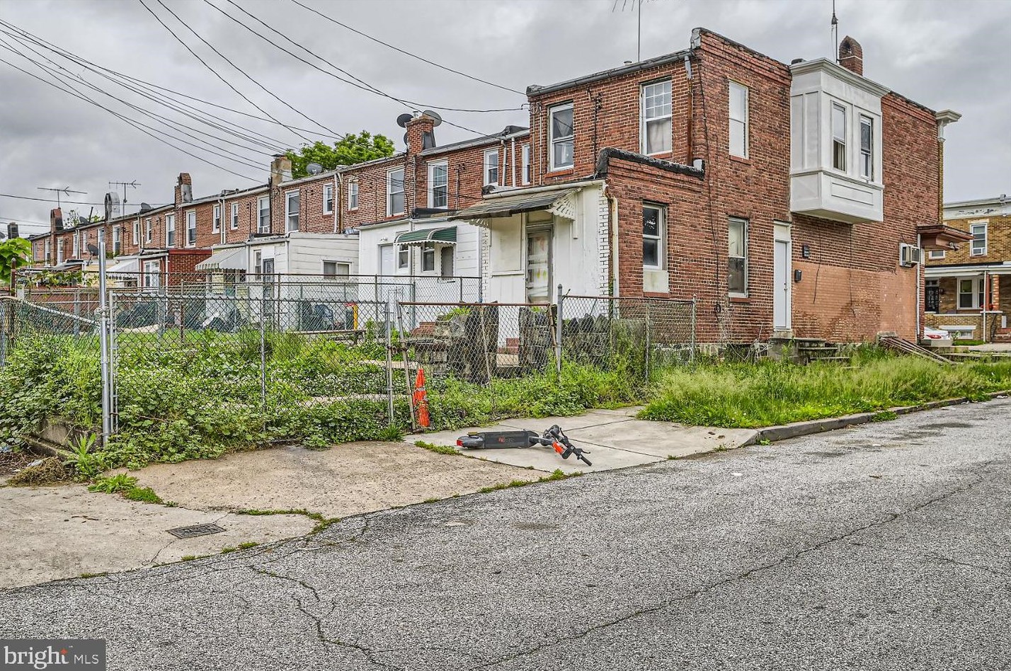 3100 Kenyon Ave, Baltimore MD  21213-2122 exterior