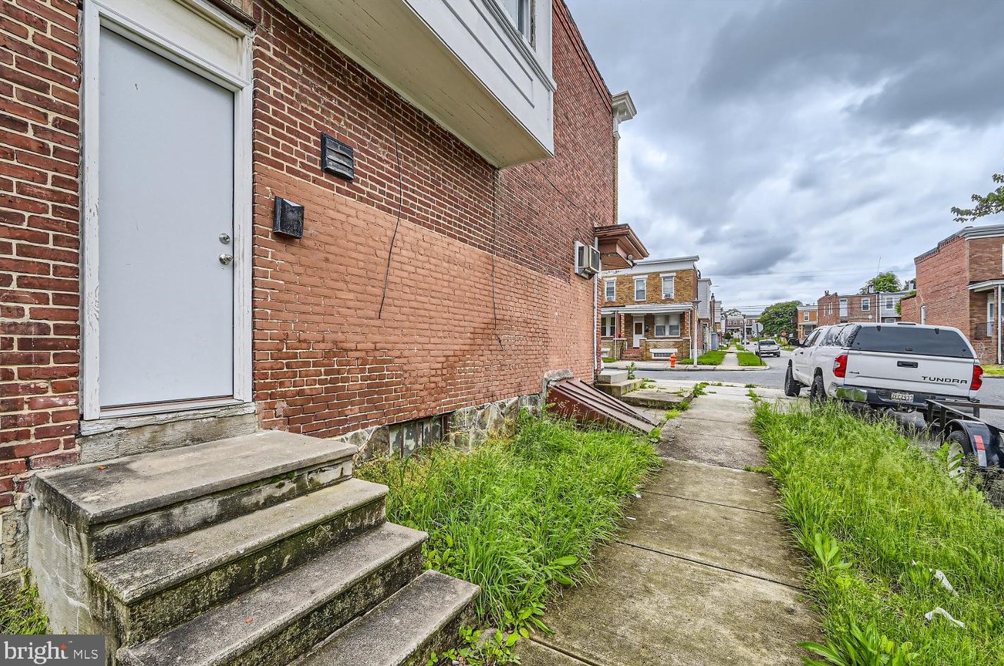 3100 Kenyon Ave, Baltimore MD  21213-2122 exterior