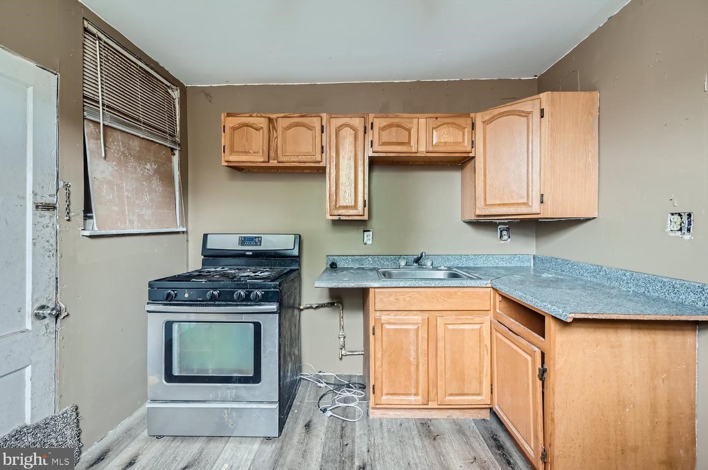 3100 Kenyon Ave, Baltimore MD  21213-2122 exterior