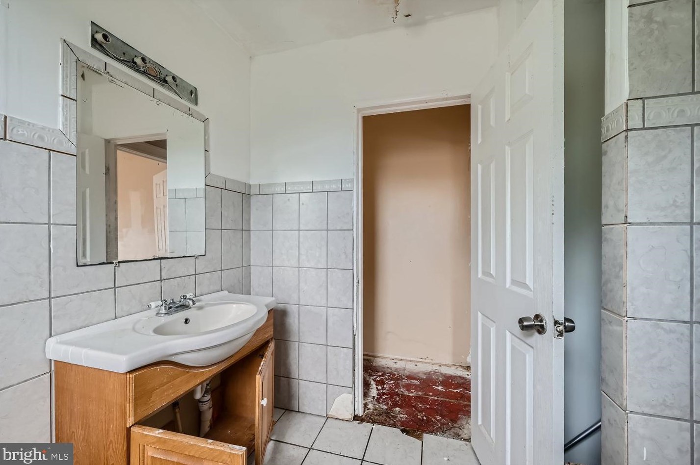 3100 Kenyon Ave, Baltimore MD  21213-2122 exterior