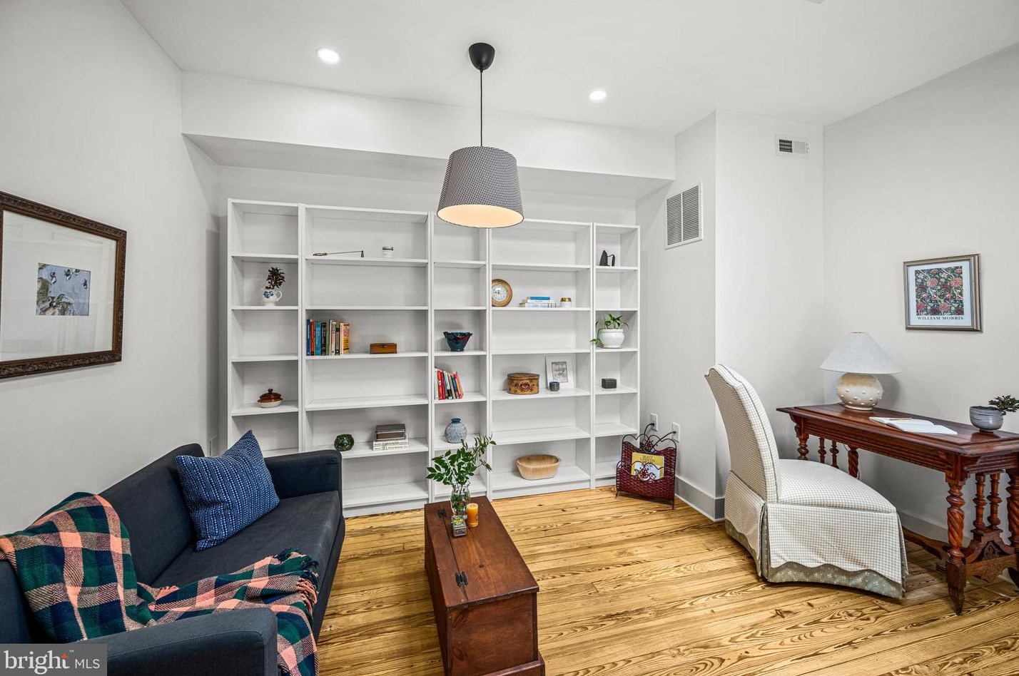 4022 Falls Rd, Baltimore MD  21211-1740 exterior