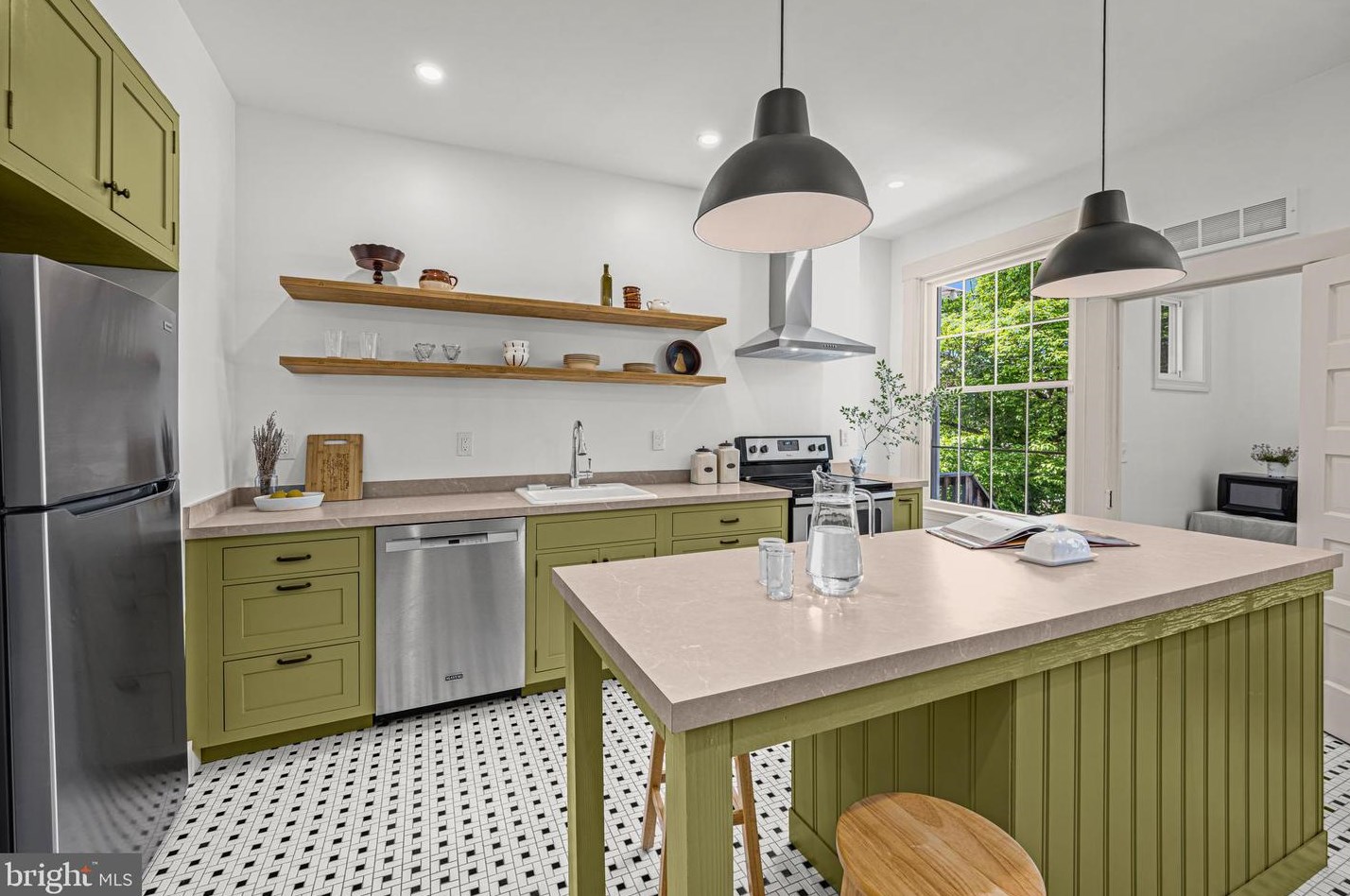 4022 Falls Rd, Baltimore MD  21211-1740 exterior