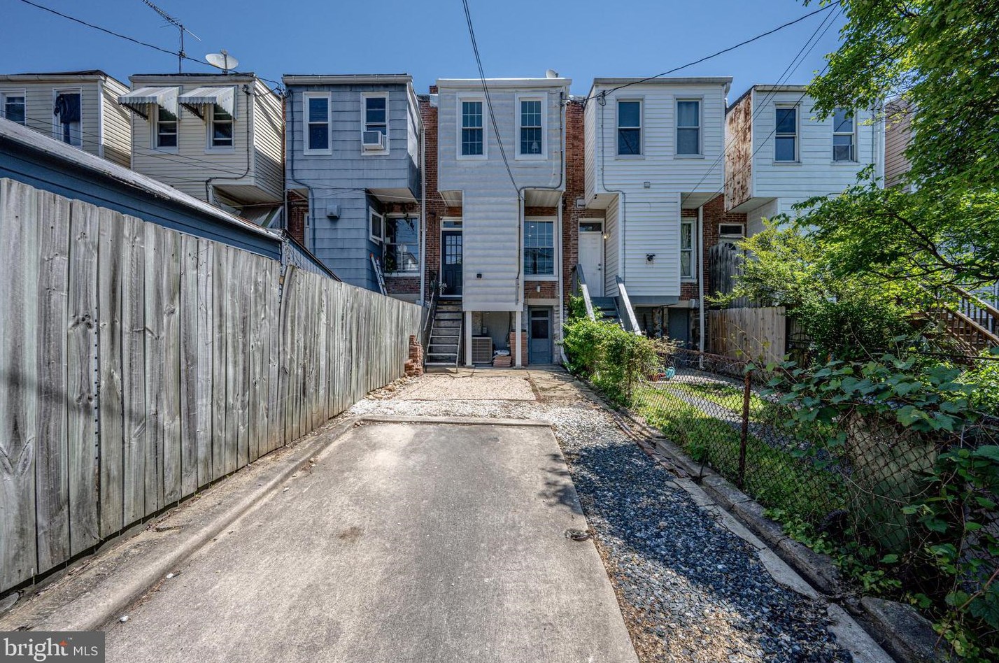 4022 Falls Rd, Baltimore MD  21211-1740 exterior