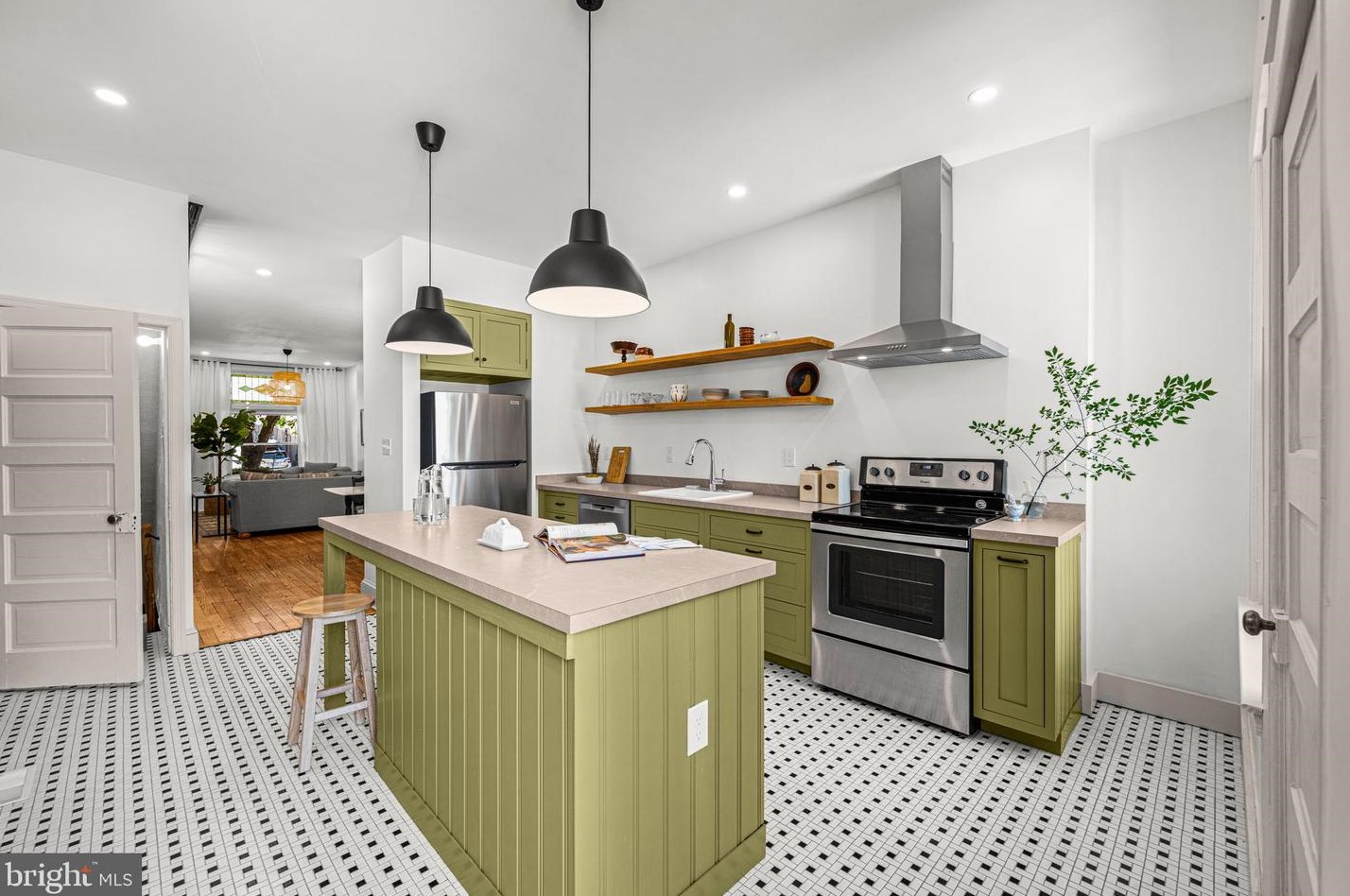 4022 Falls Rd, Baltimore MD  21211-1740 exterior