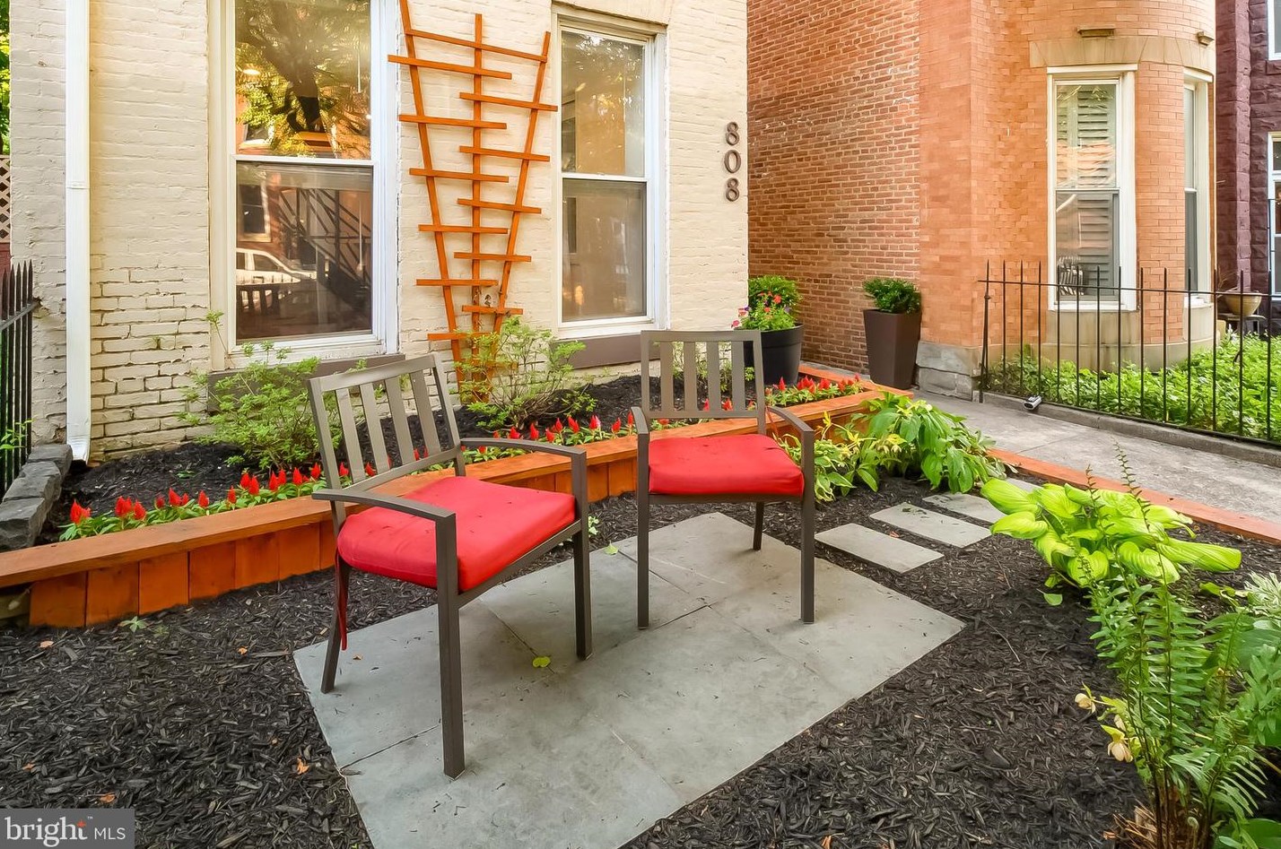 808 Hollins St, Baltimore MD  21201-1004 exterior