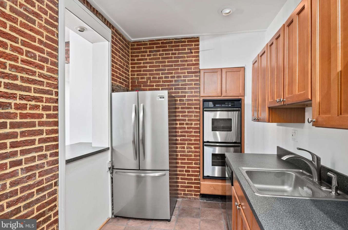 808 Hollins St, Baltimore MD  21201-1004 exterior