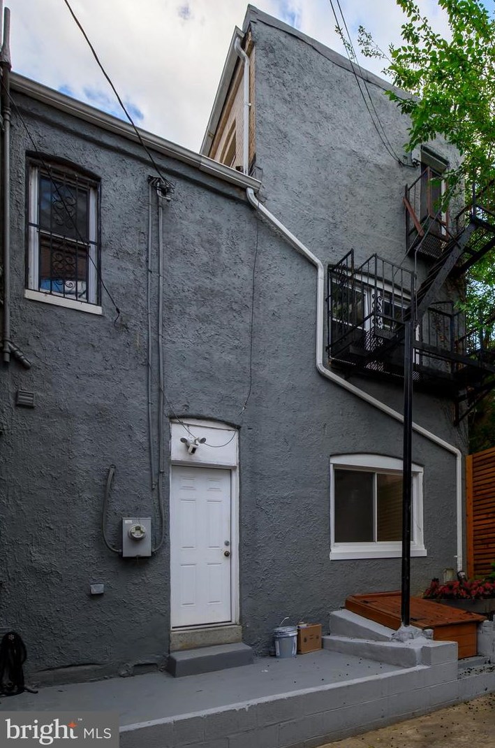 808 Hollins St, Baltimore MD  21201-1004 exterior