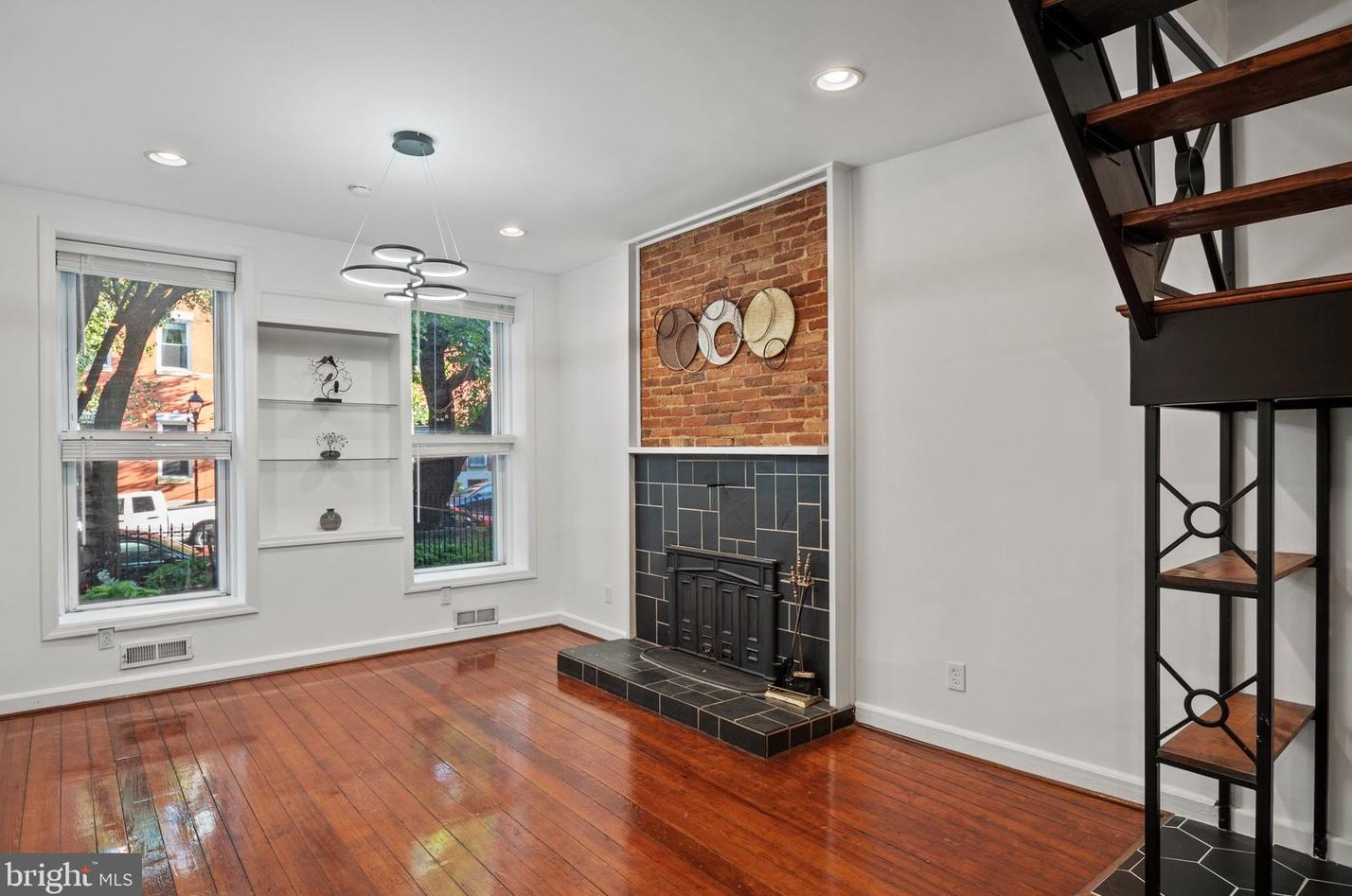 808 Hollins St, Baltimore MD  21201-1004 exterior