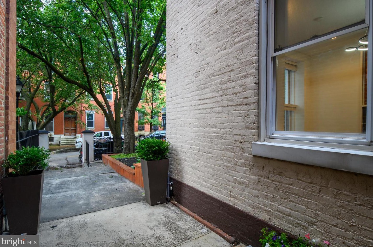 808 Hollins St, Baltimore MD  21201-1004 exterior