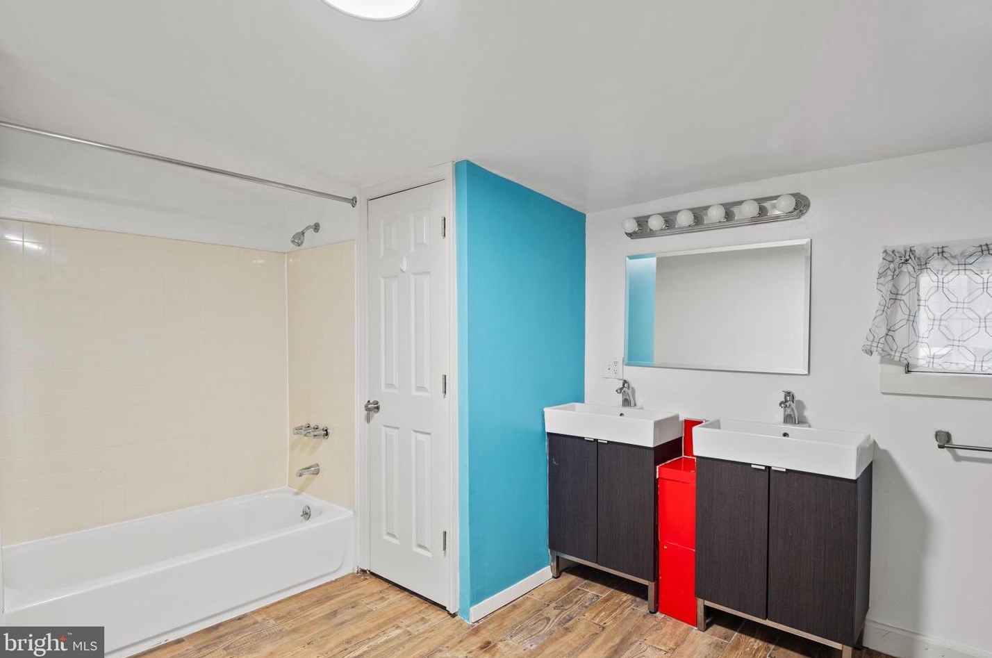 808 Hollins St, Baltimore MD  21201-1004 exterior