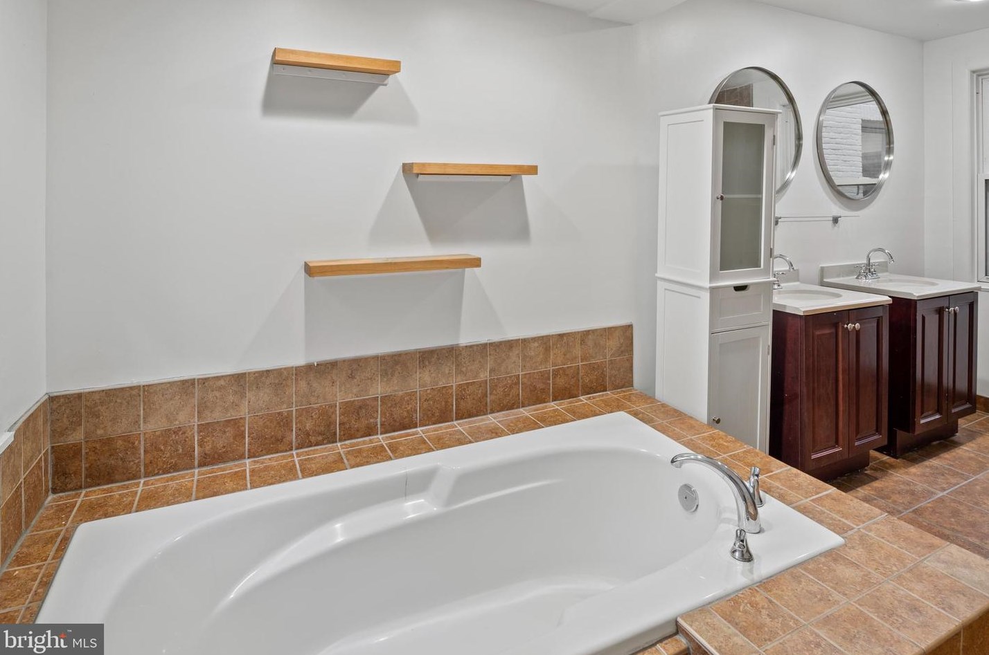 808 Hollins St, Baltimore MD  21201-1004 exterior