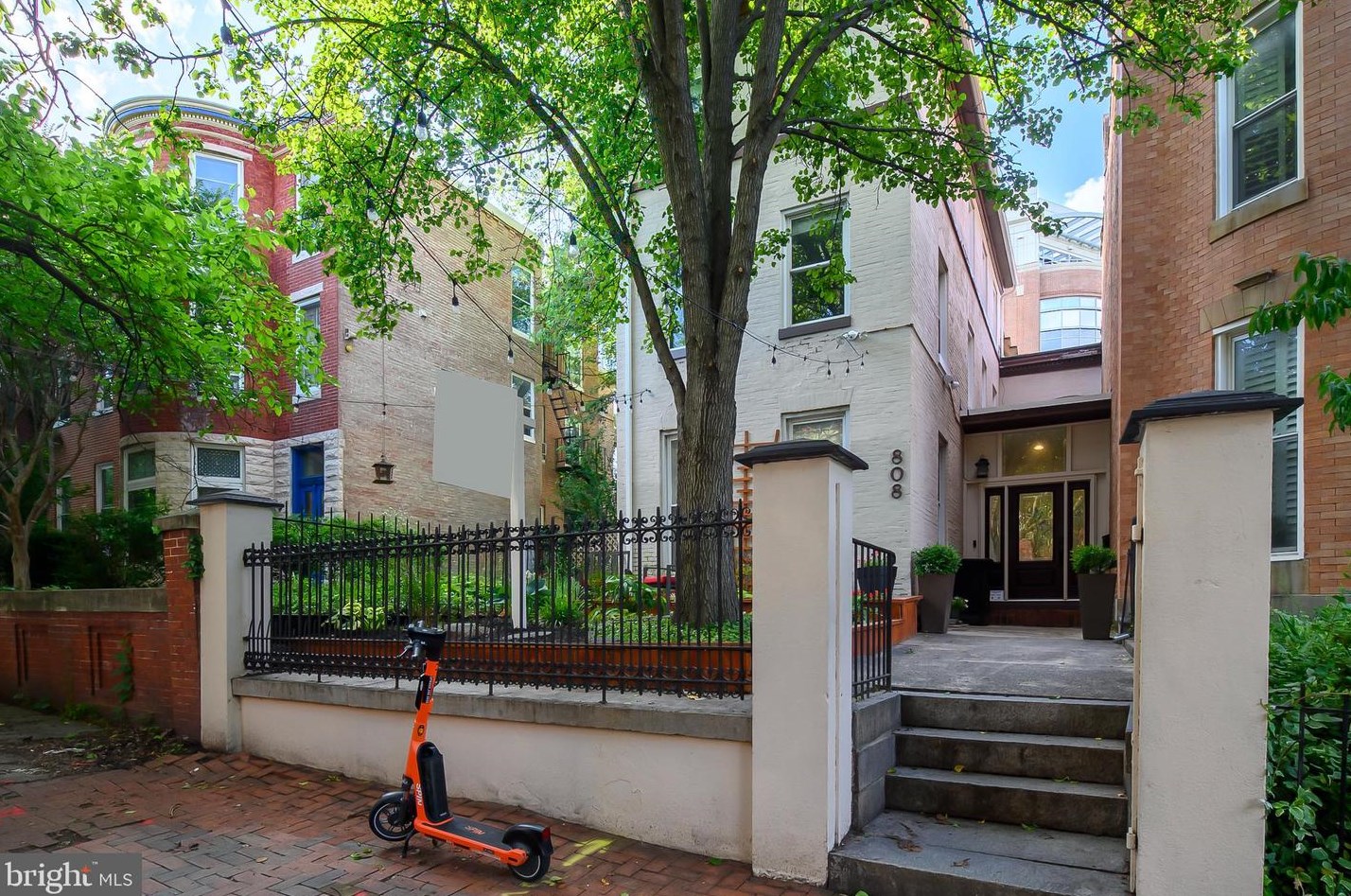 808 Hollins St, Baltimore MD  21201-1004 exterior