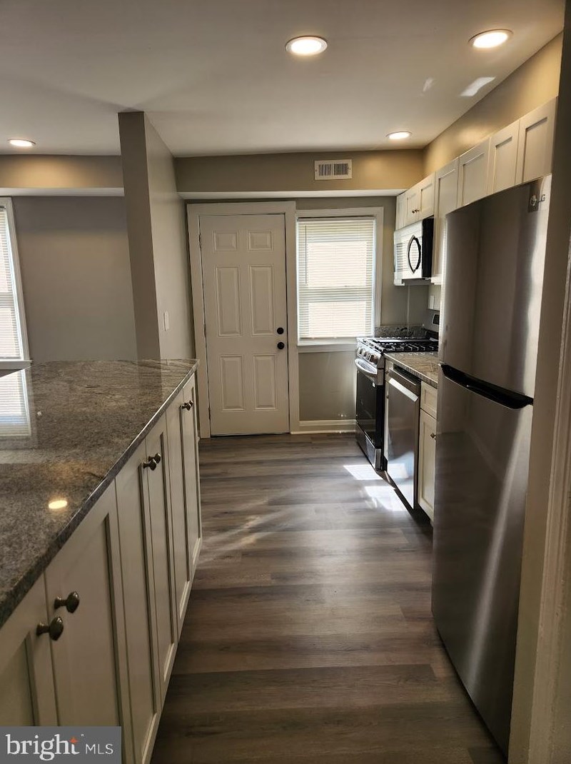 1000 Woodington Rd, Baltimore MD  21229-1838 exterior