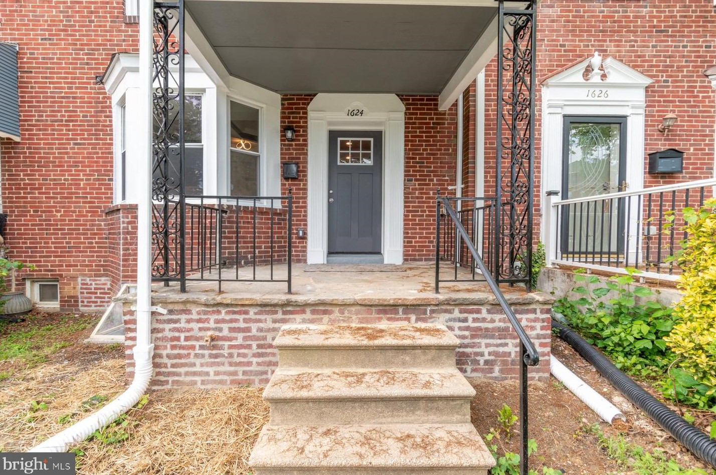 1624 Roundhill Rd, Baltimore MD  21218-2213 exterior