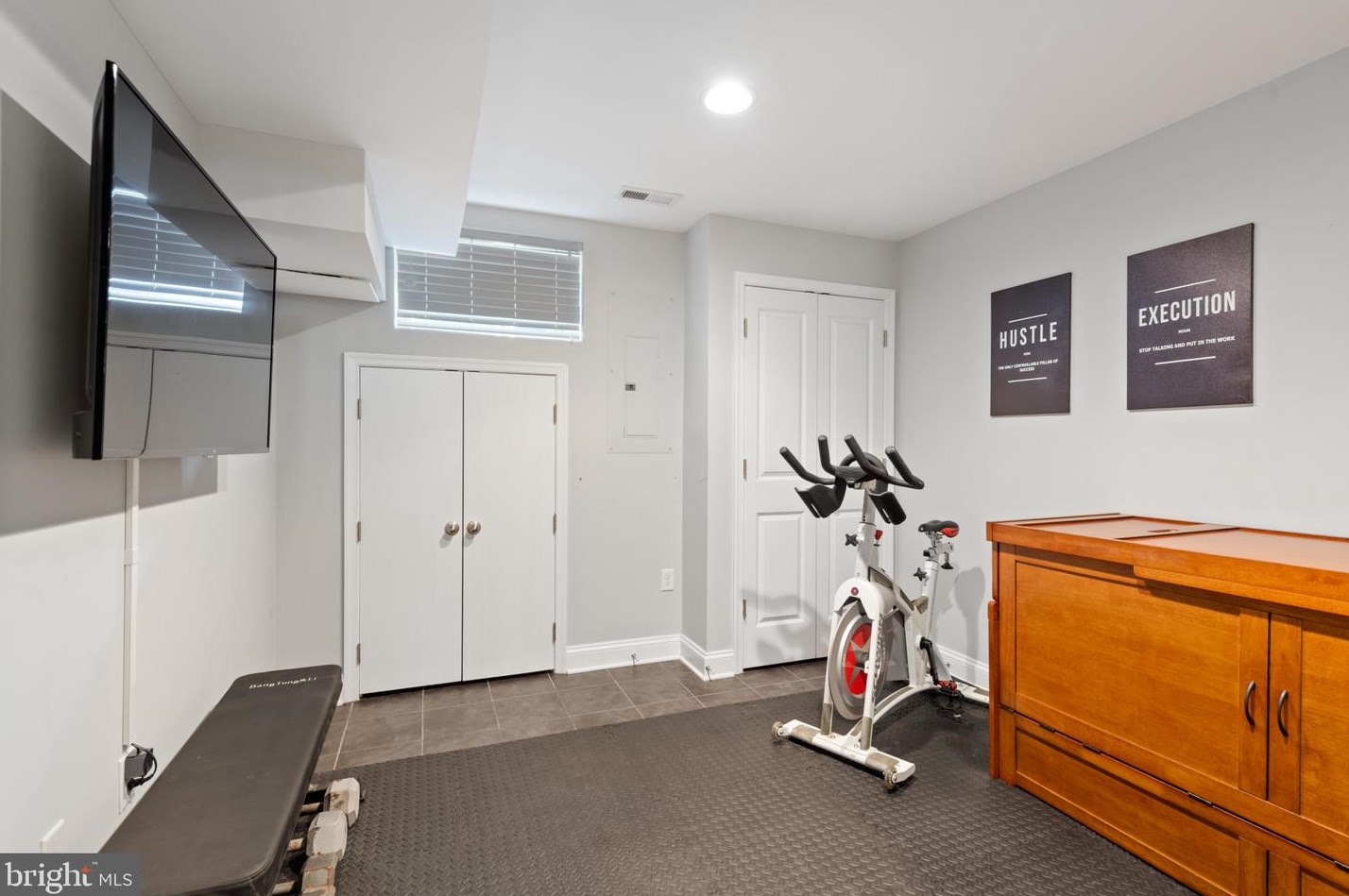 406 Robinson St, Baltimore MD 21224-4929 exterior