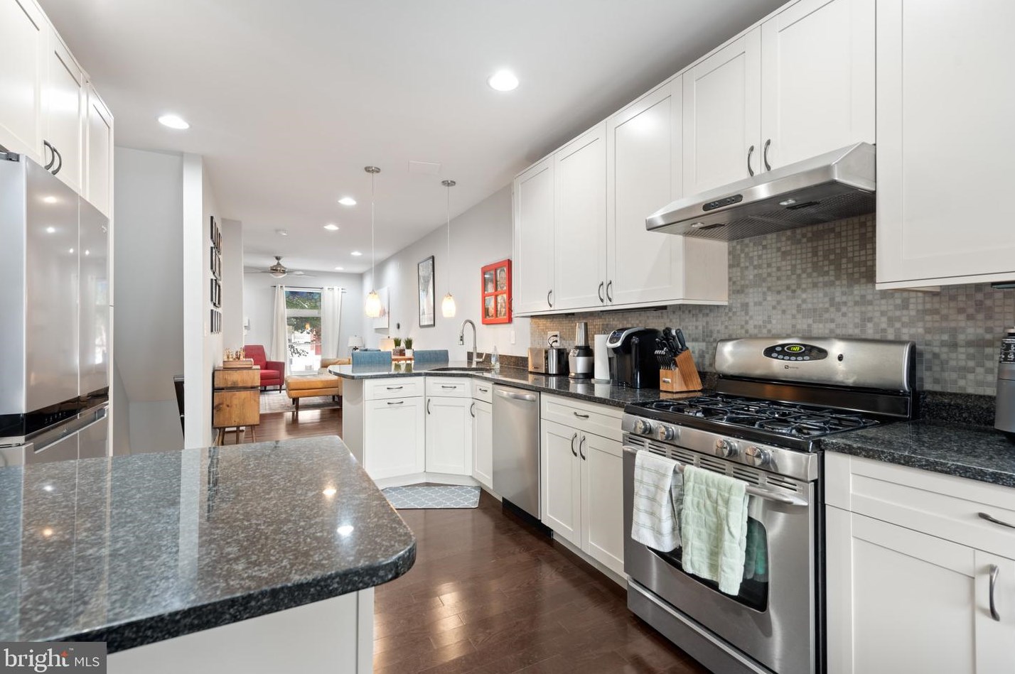 406 Robinson St, Baltimore MD 21224-4929 exterior