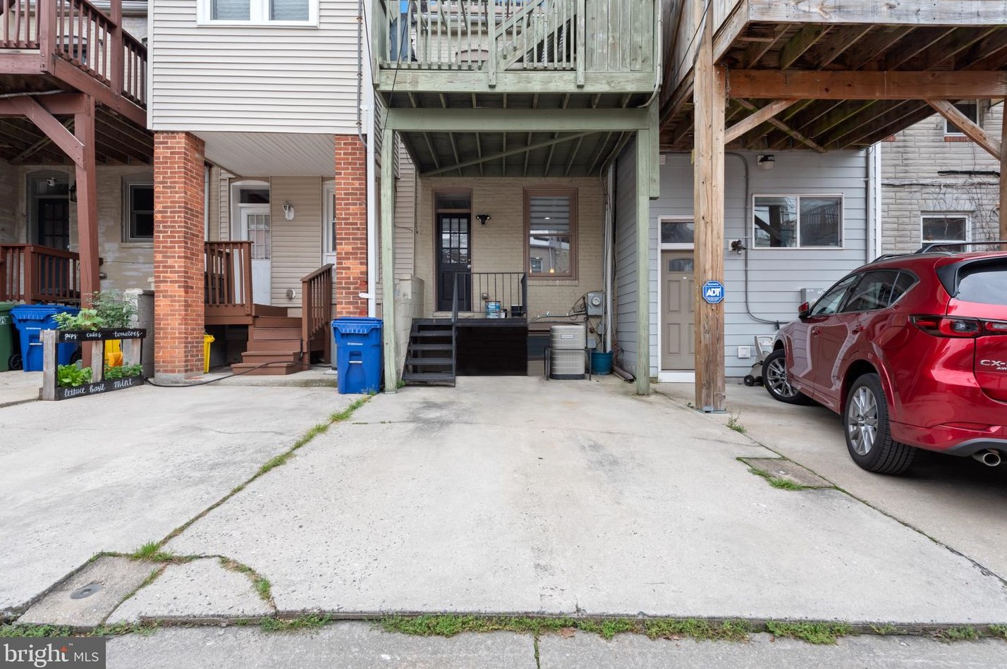 406 Robinson St, Baltimore MD 21224-4929 exterior