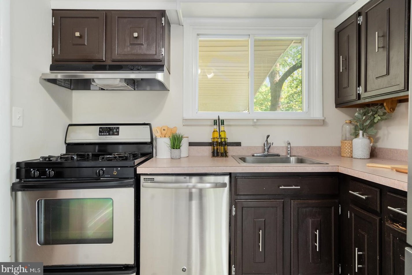 6819 Hamlet Ave, Baltimore MD  21234-7403 exterior