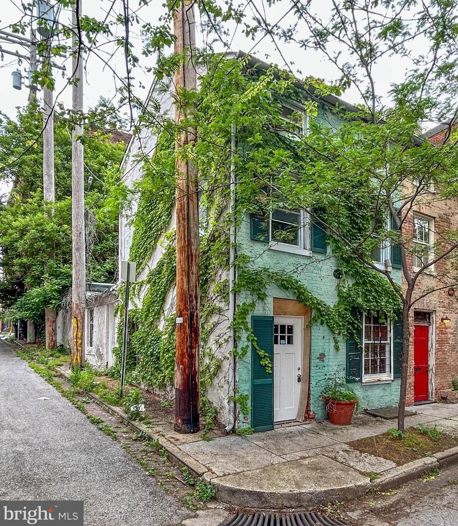 914 Tyson St, Baltimore MD  21201-4811 exterior