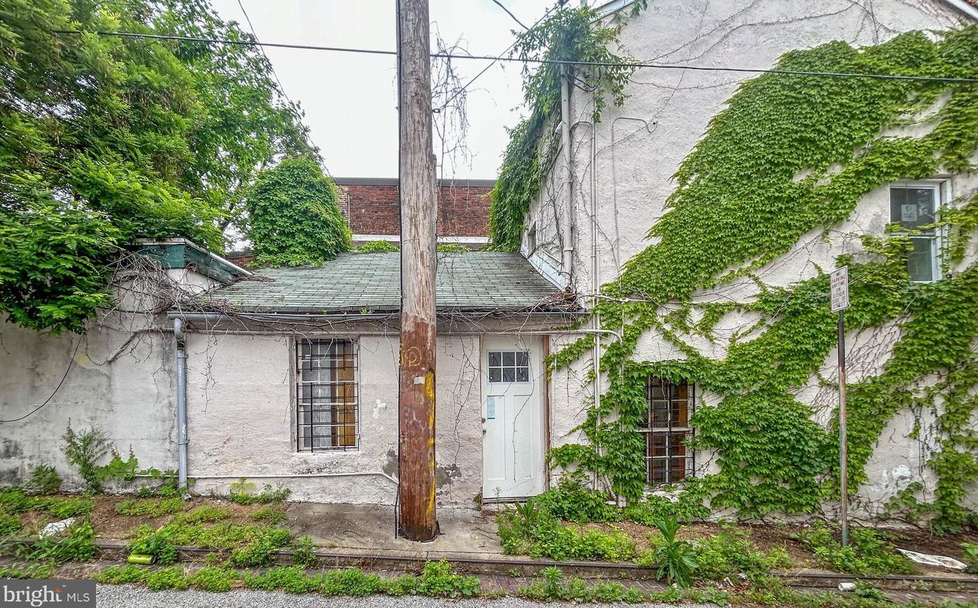 914 Tyson St, Baltimore MD  21201-4811 exterior