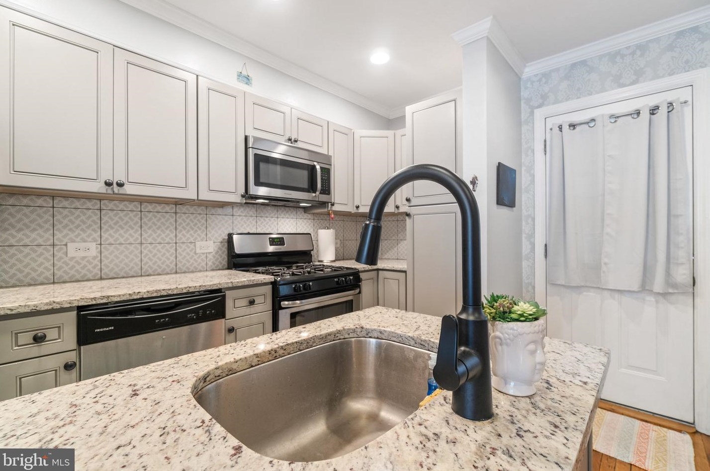 1413 Weldon Pl, Baltimore MD  21211-1545 exterior