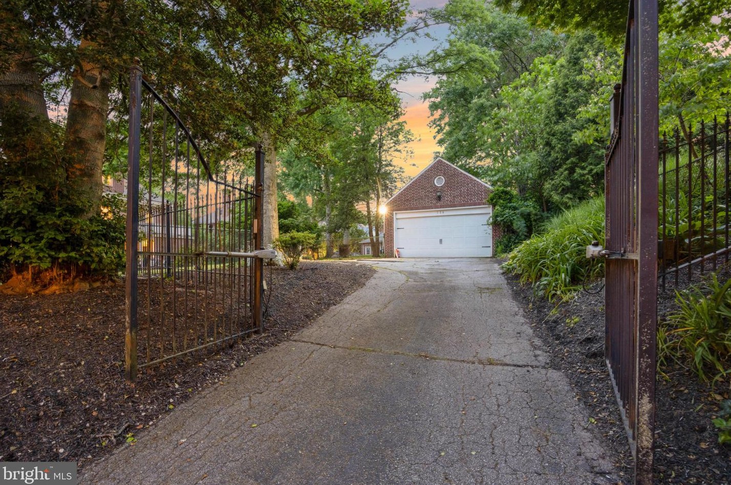 226 39th St, Baltimore MD  21218-1822 exterior