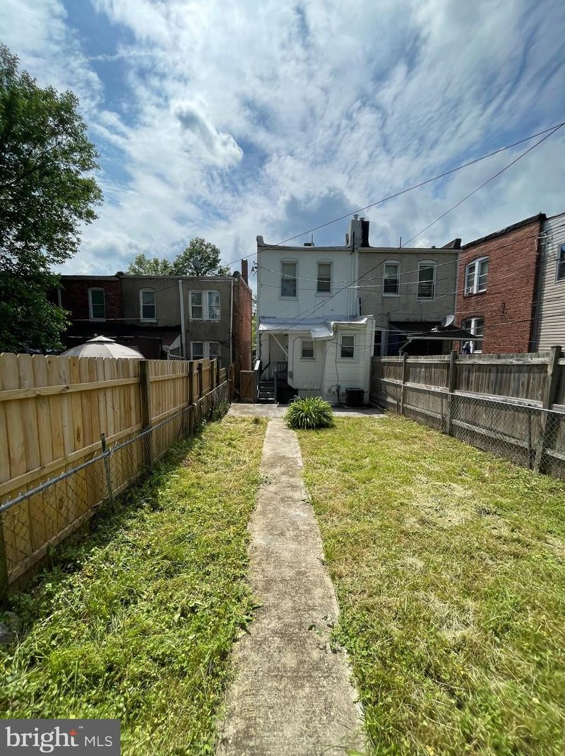 3925 Greenmount Ave, Baltimore MD  21218-4724 exterior