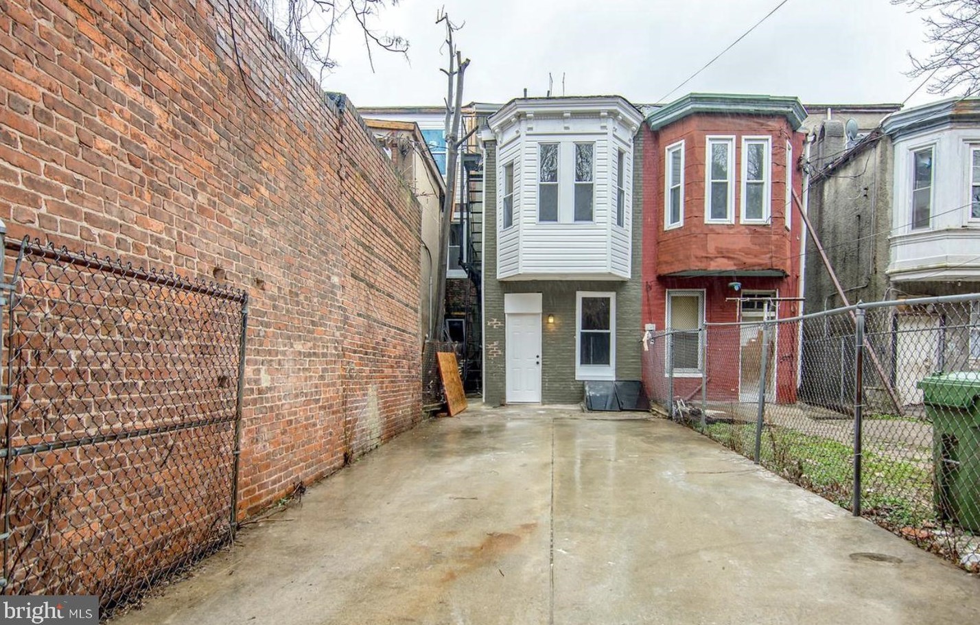 744 Dolphin St, Baltimore MD  21217-2931 exterior