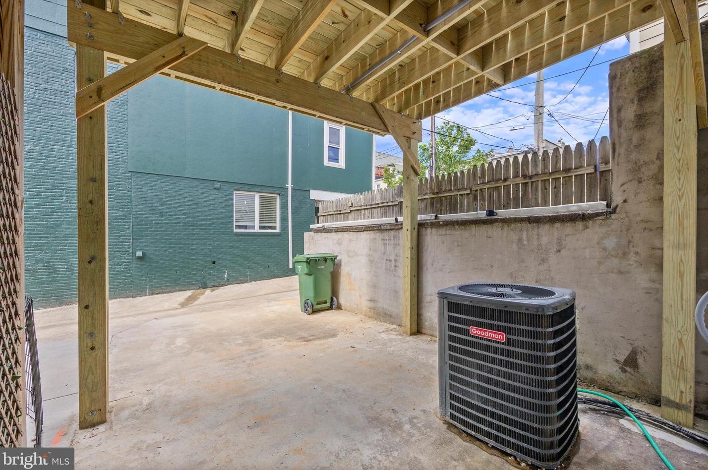 2816 Dillon St, Baltimore MD  21224-4831 exterior