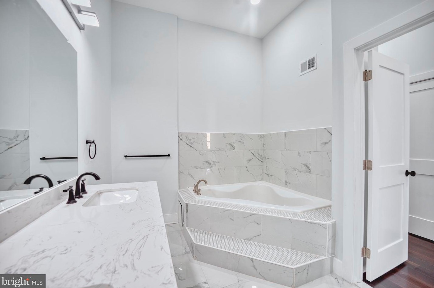 1222 James St, Baltimore MD 21230-1317 exterior