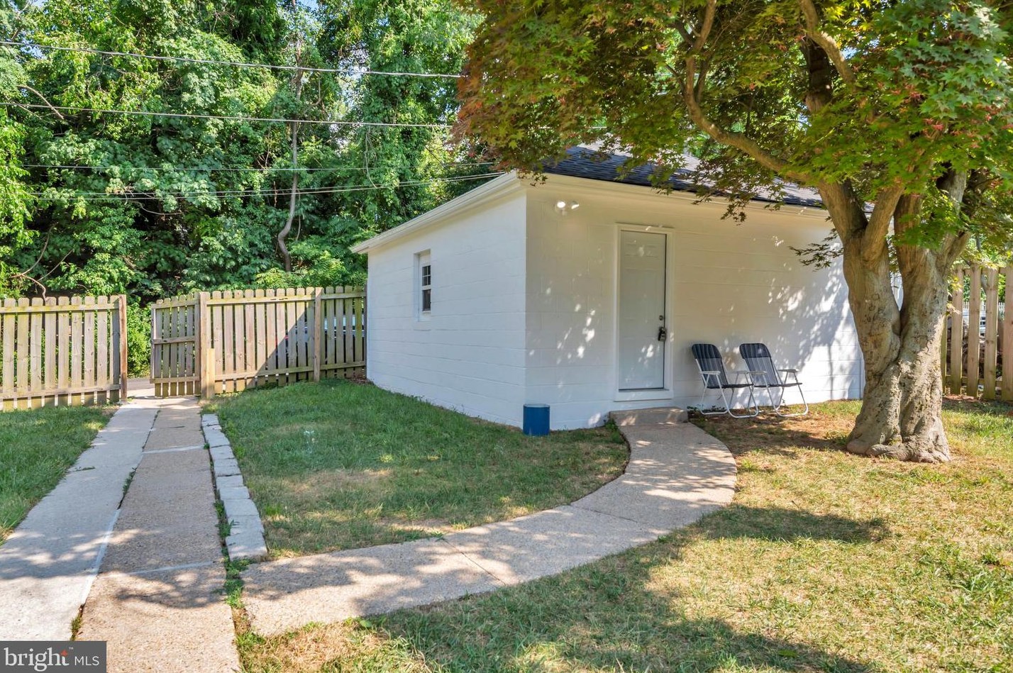 505 Chapel Gate Ln, Baltimore MD  21229-2403 exterior