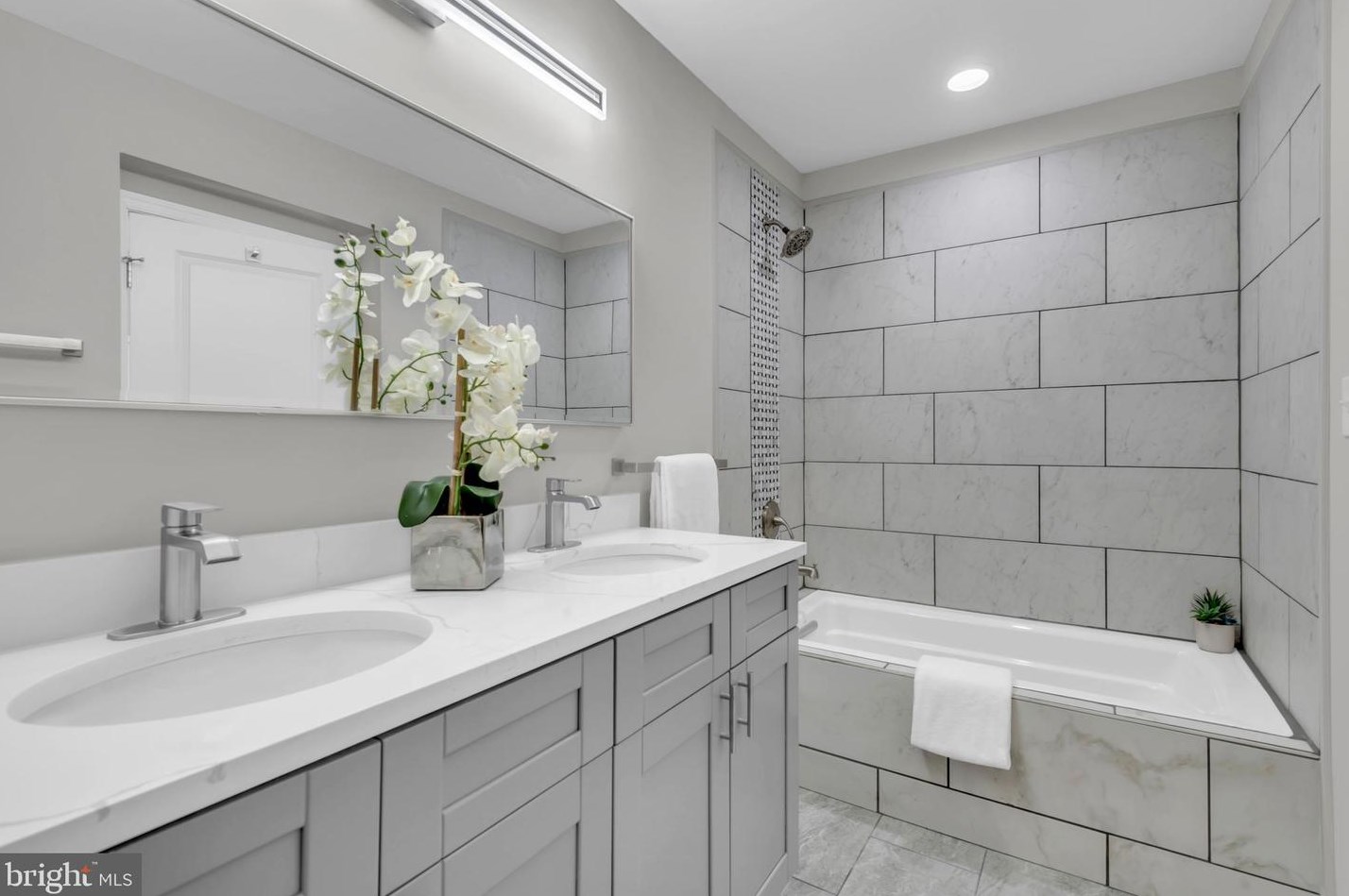 505 Chapel Gate Ln, Baltimore MD  21229-2403 exterior