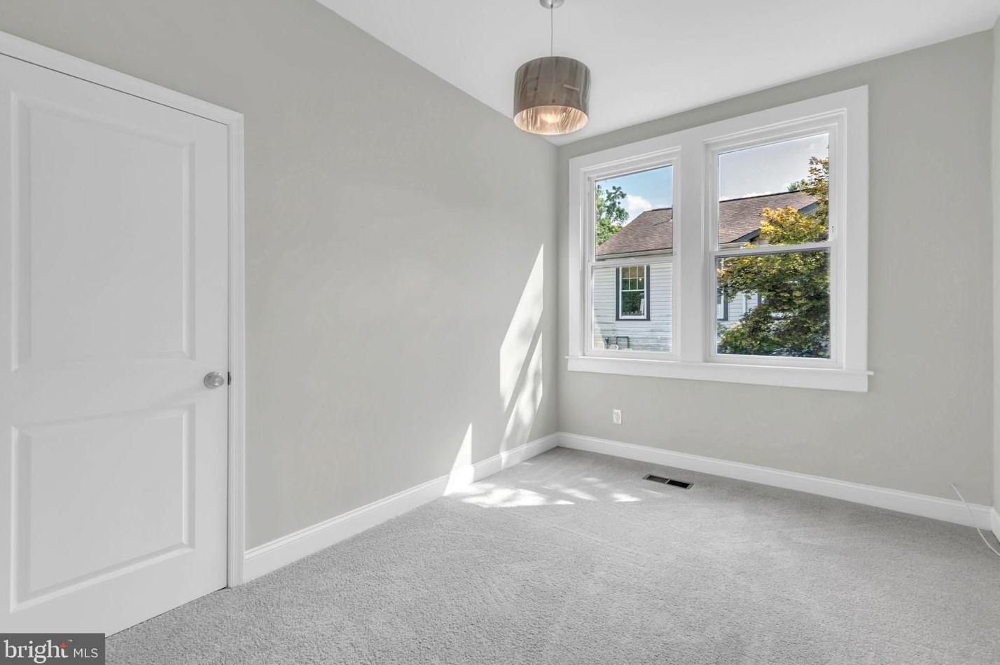 505 Chapel Gate Ln, Baltimore MD  21229-2403 exterior