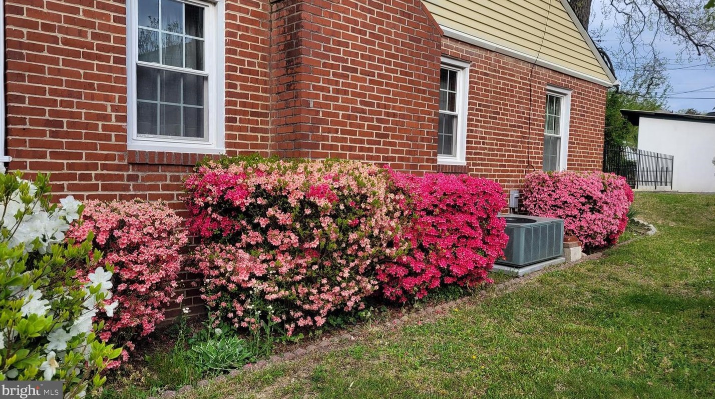 4925 Herring Run Dr, Baltimore MD  21214-1937 exterior