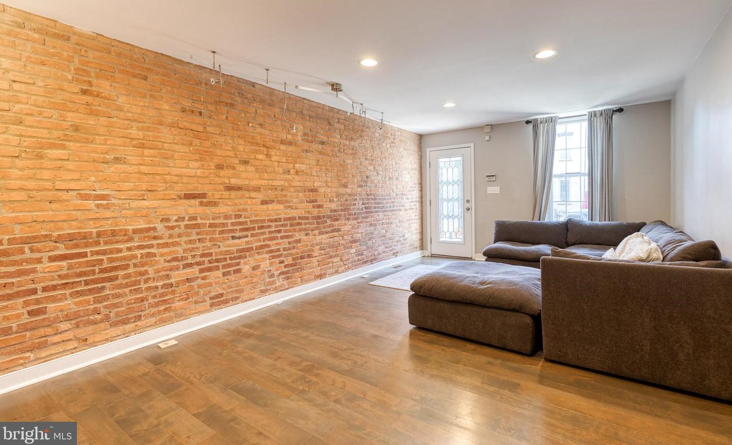 3302 Fleet St, Baltimore MD  21224-4110 exterior