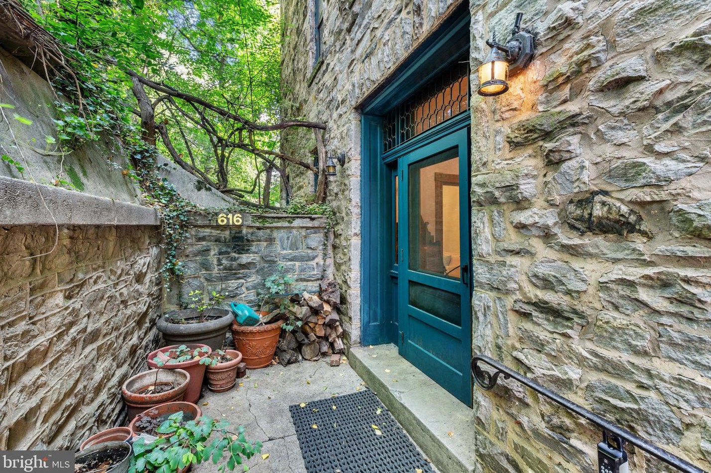 616 Reservoir St, Baltimore MD  21217-4823 exterior