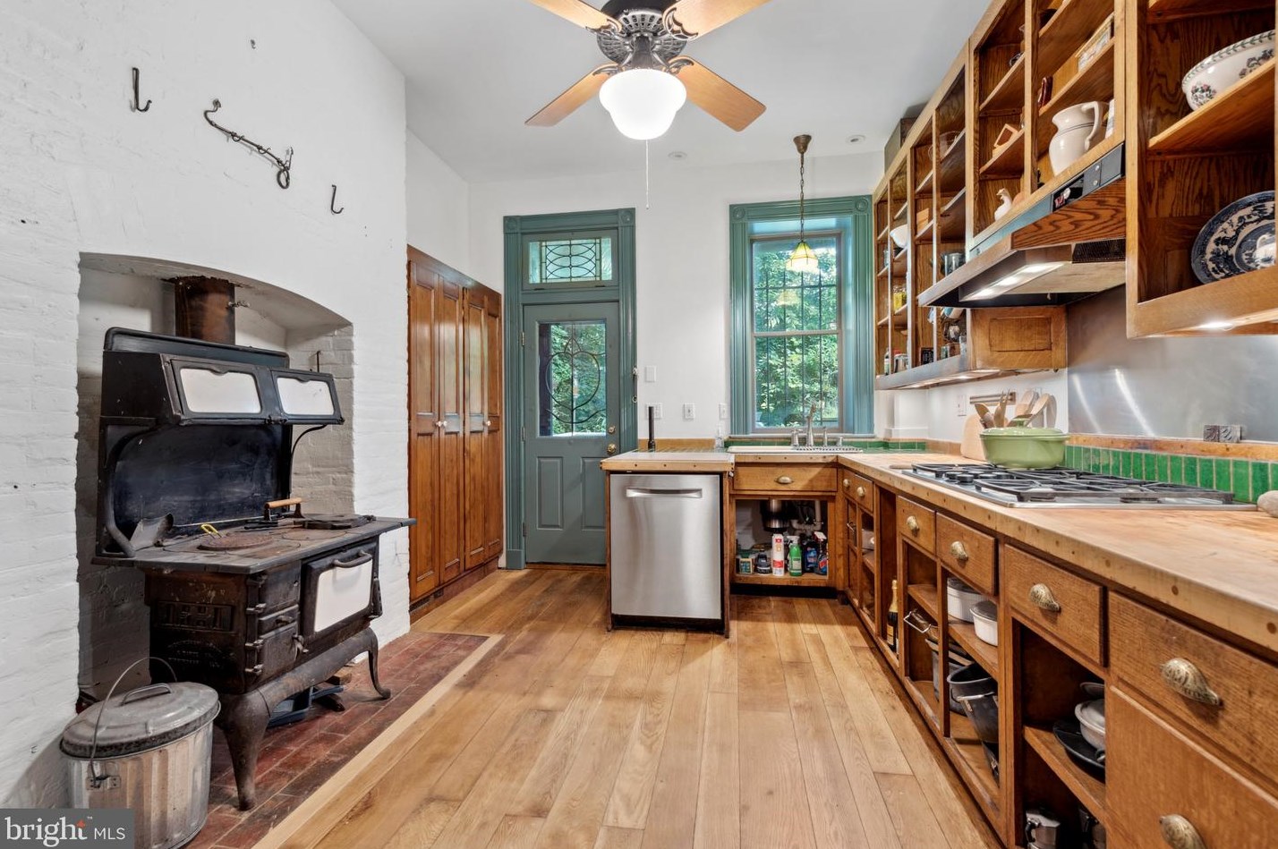 616 Reservoir St, Baltimore MD  21217-4823 exterior