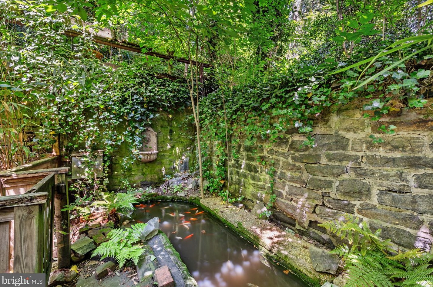 616 Reservoir St, Baltimore MD  21217-4823 exterior