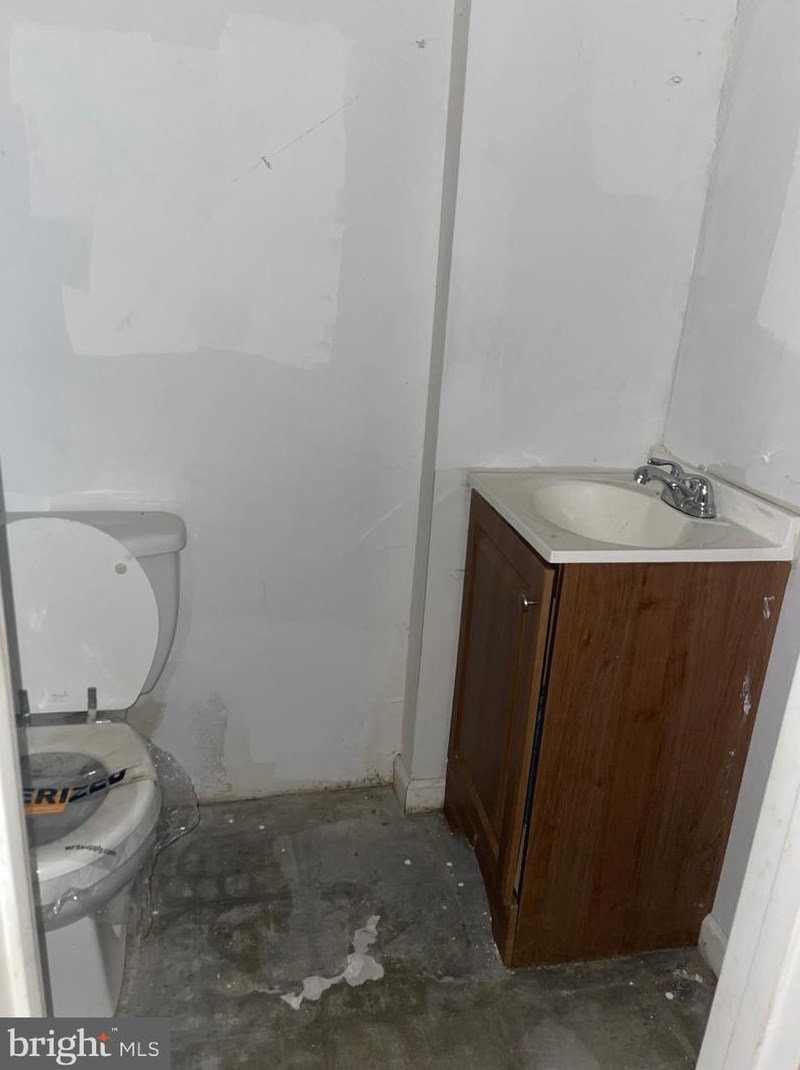 5014 Sunset Rd, Baltimore MD 21223-2743 exterior