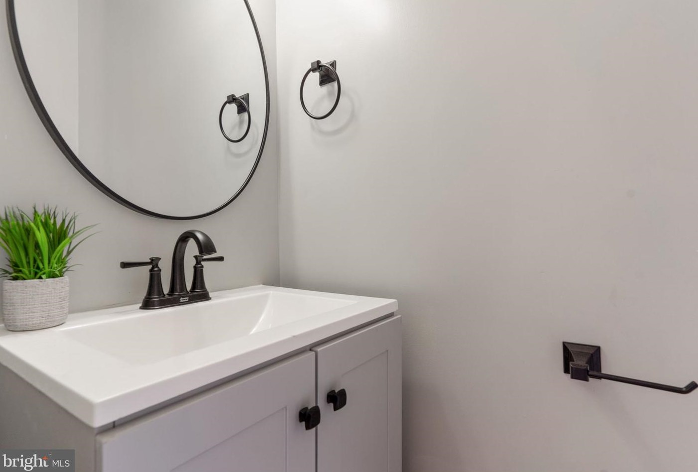 2013 Belair Rd, Baltimore MD  21213-1222 exterior