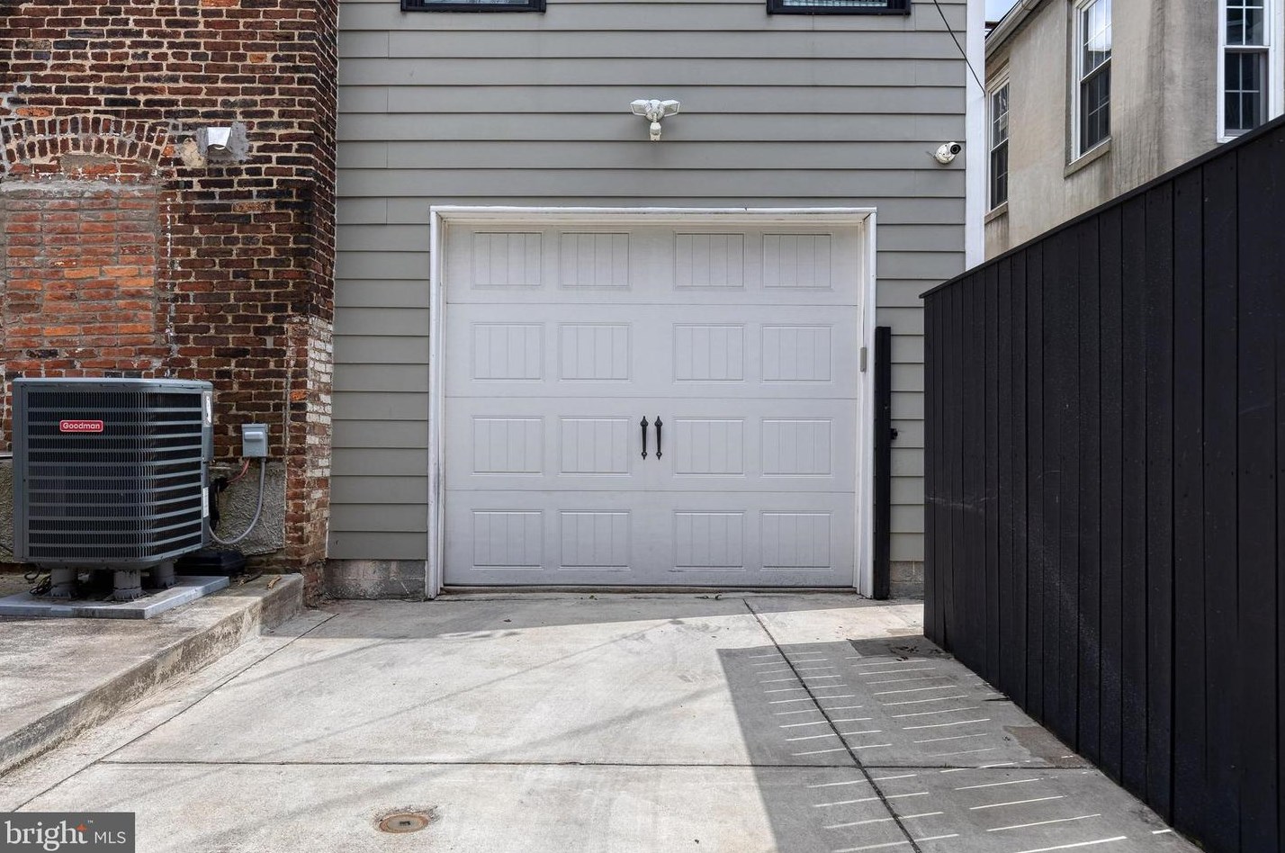 2104 Pratt St, Baltimore MD  21231-2027 exterior