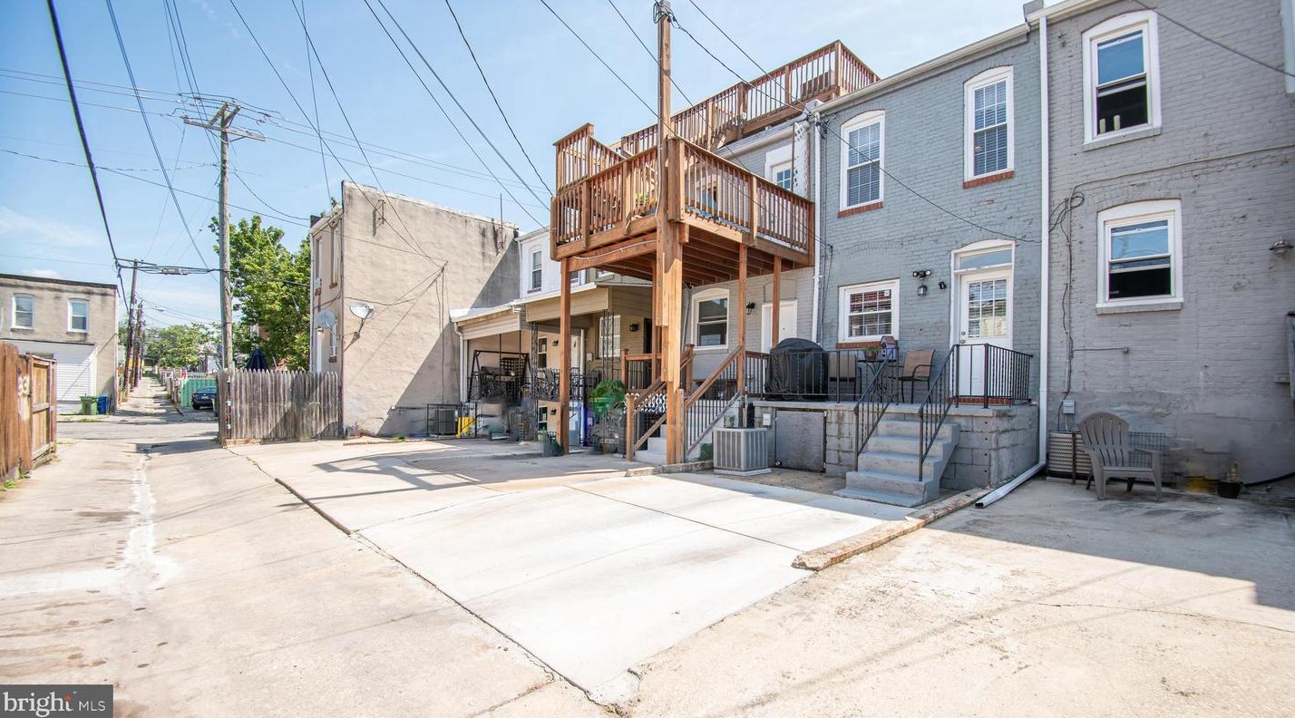 30 Curley St, Baltimore MD  21224-1329 exterior