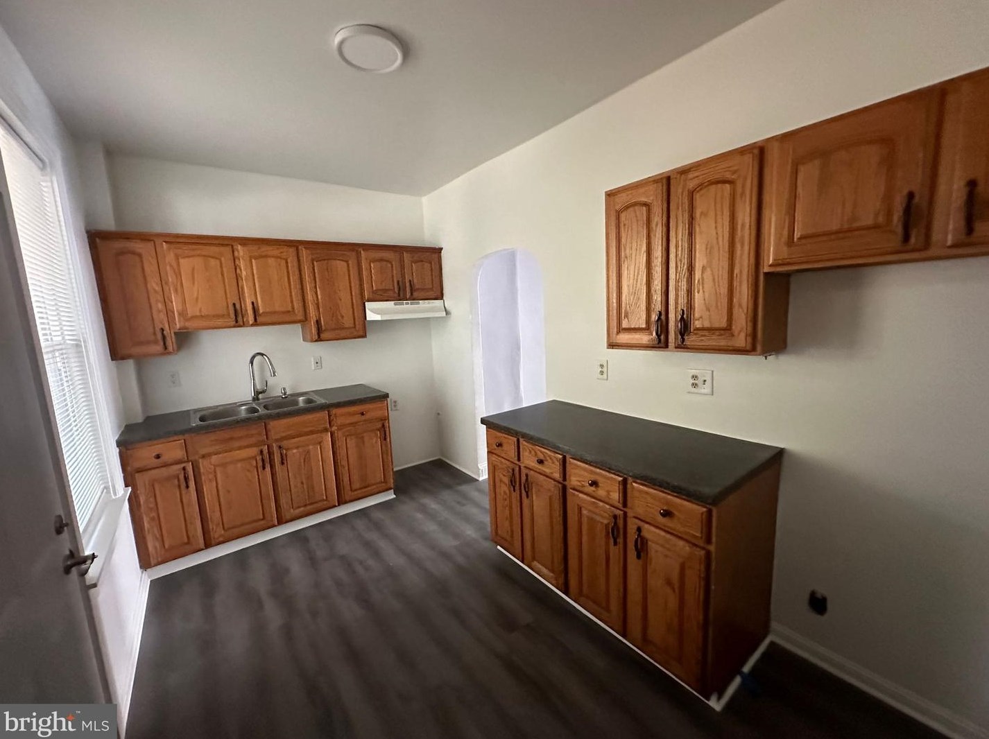 2825 Ashland Ave, Baltimore MD  21205-1737 exterior