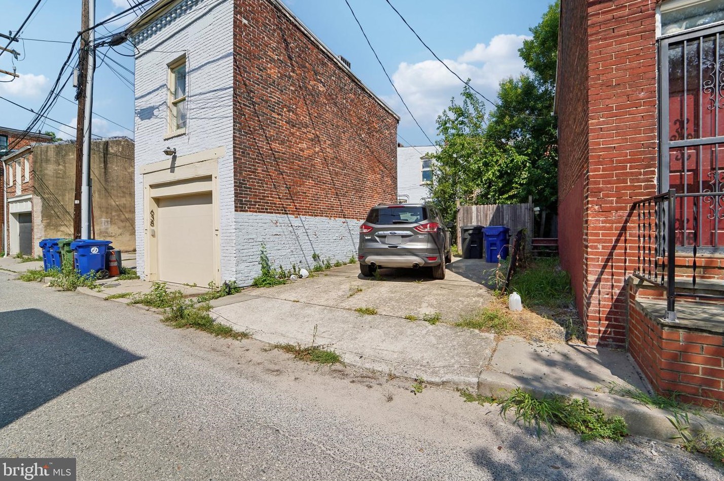 635 Paca St, Baltimore MD 21201-1919 exterior