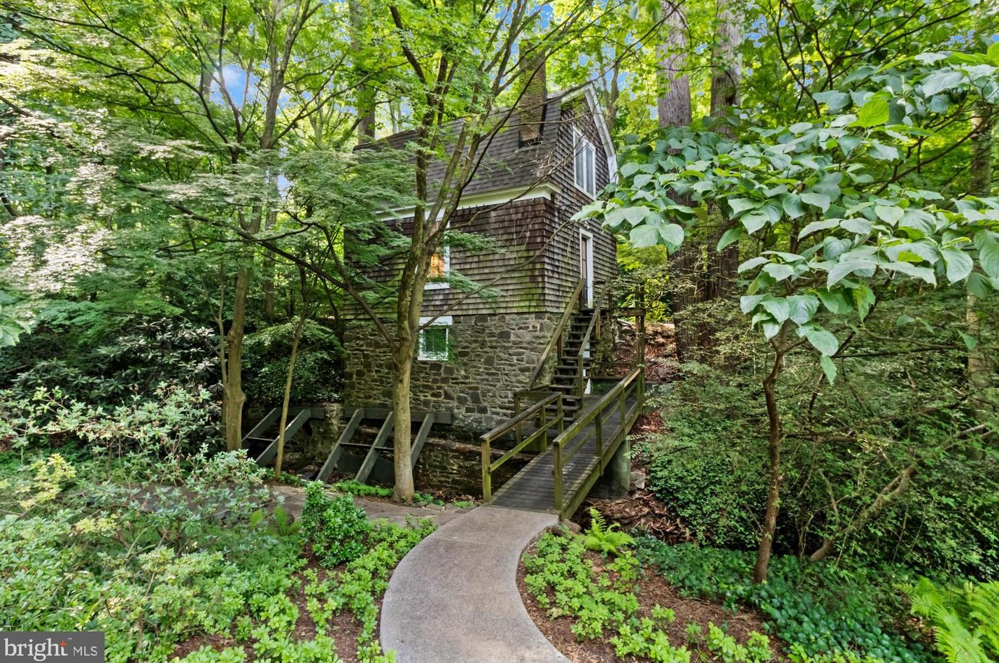 401 Edgevale Rd, Baltimore MD  21210-1915 exterior